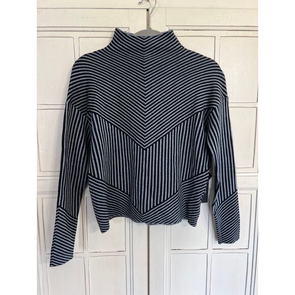 NWT Tahari size XS gray and black sweater - Picture 1 of 3